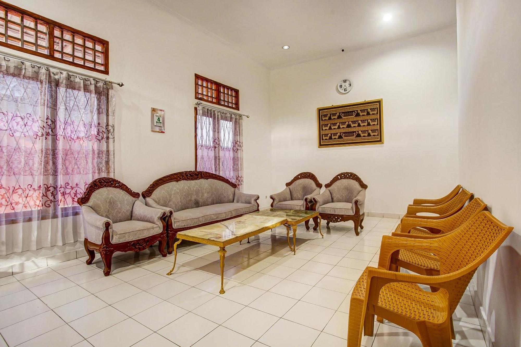Super Oyo 91055 Homestay Syariah Бандар-Лампунг Екстер'єр фото